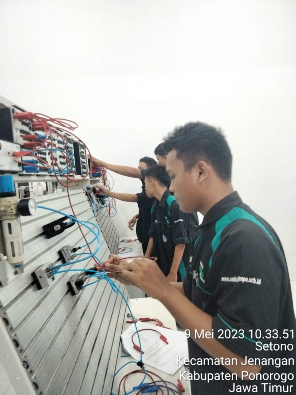 Teknik Otomasi Industri | SMKN 1 Jenangan